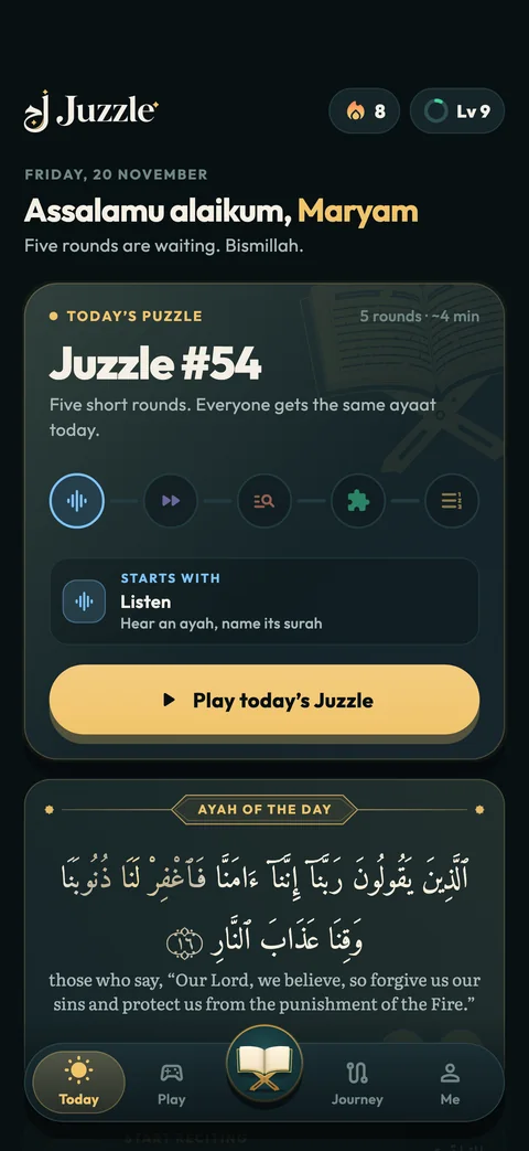Juzzle's Today screen: today's puzzle, Juzzle #54, with its five rounds, a Play button, the player's streak and the Ayah of the day.
